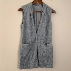 Vero Moda Faux Fur Vest Light Blue Gray V neck front pockets plush warm cuddly M